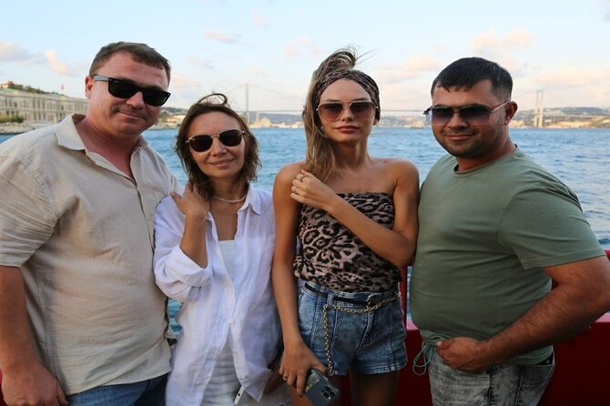 2 Hours Bosphorus Cruise Boat Tour in Istanbul - Asian Side Highlights: Beylerbeyi Palace and the Quiet Grandeur