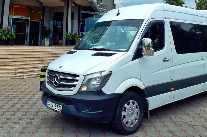 Airport transfer Istanbul - Inside the ride: AC comfort, WiFi, and a calmer start