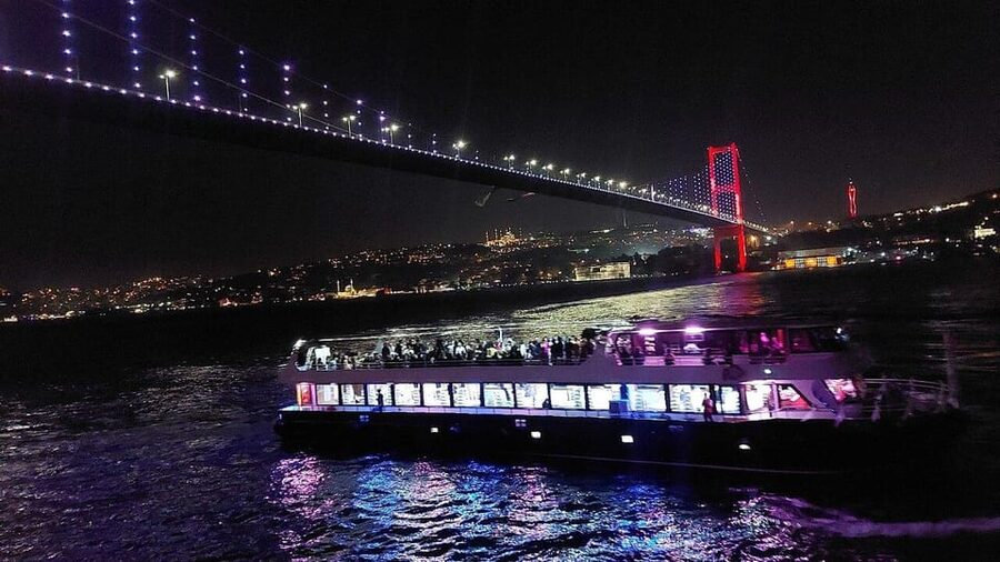All Inclusive; Istanbul Bosphorus Dinner Cruise w/live shows - Why this night cruise works in Istanbul