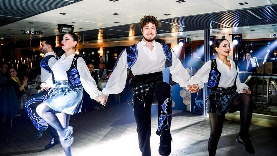 Bosphorus Dinner Cruise & Dance Shows with Private Table - What a Bosphorus Dinner Cruise Delivers at Night