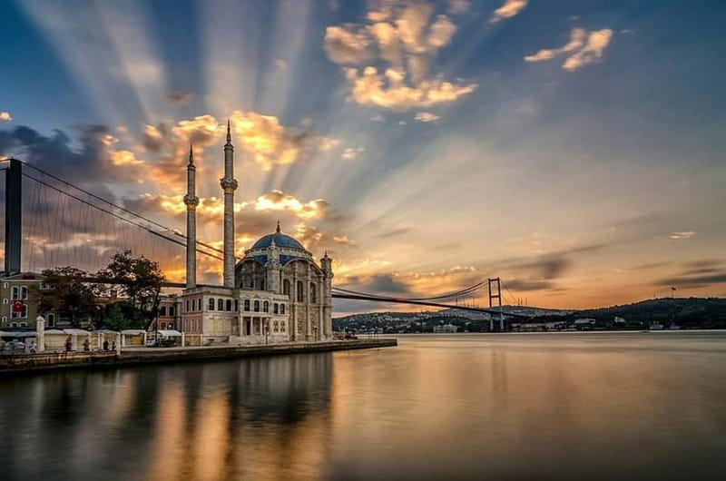 Bosphorus Dinner Cruise & Shows - Live Music And Dance: The Part That Turns Dinner Into A Night Out