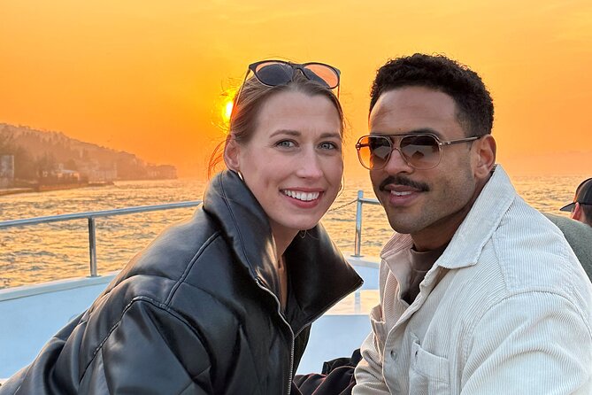 Bosphorus Sunset Cruise on Luxury Yacht with Transfers - Anadolu Hisarı to Beylerbeyi and Üsküdar: Asian-side sights under the lights