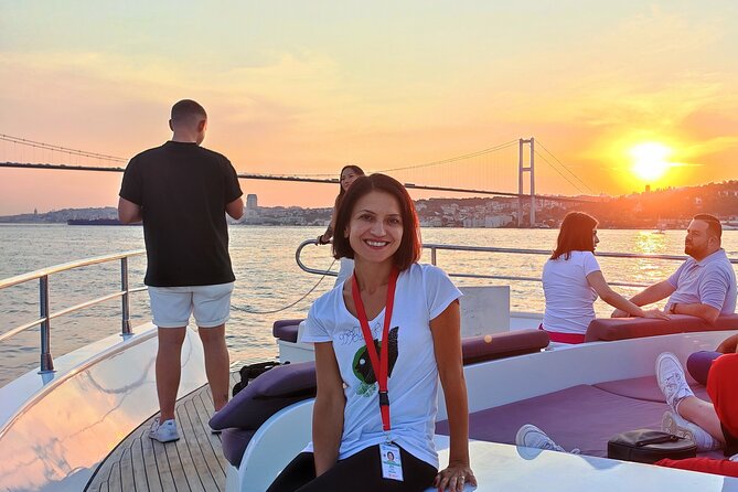 Bosphorus Sunset Yacht Experience: Istanbul’s Best - Ending at the Golden Horn Shores: Trade Energy in Evening Light