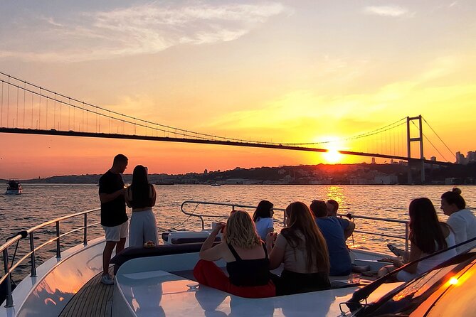 Bosphorus Sunset Yacht Experience: Istanbul’s Best - What the 25-Meter Yacht Setup Means for Comfort and Photos