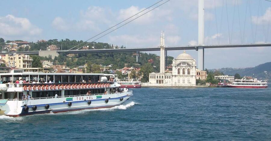 Bosphorus Tour With Lunch - Dolmabahçe Palace and Ortaköy Mosque, plus the Monday and Thursday swap
