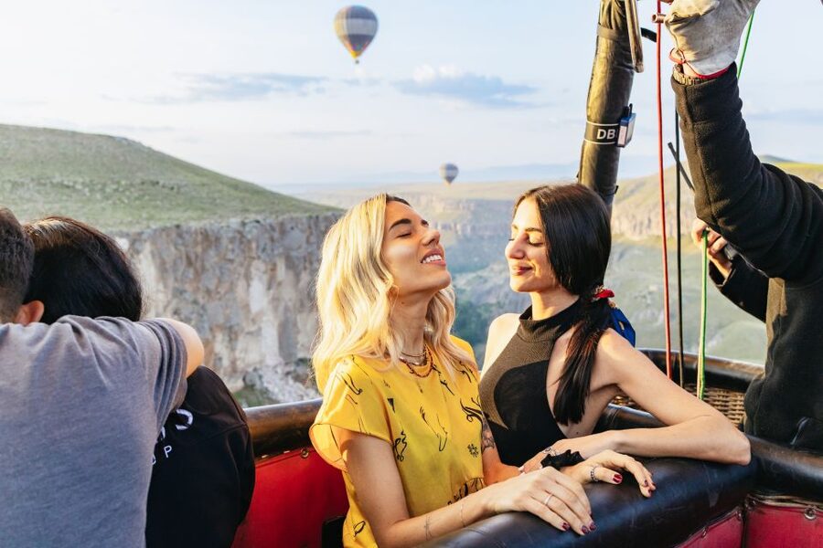 From Istanbul: 3-Day Cappadocia Tour with Balloon Ride - The Sunrise Balloon Reality: Soğanlı Valley Pickup, 1-Hour Flight, Champagne Toast