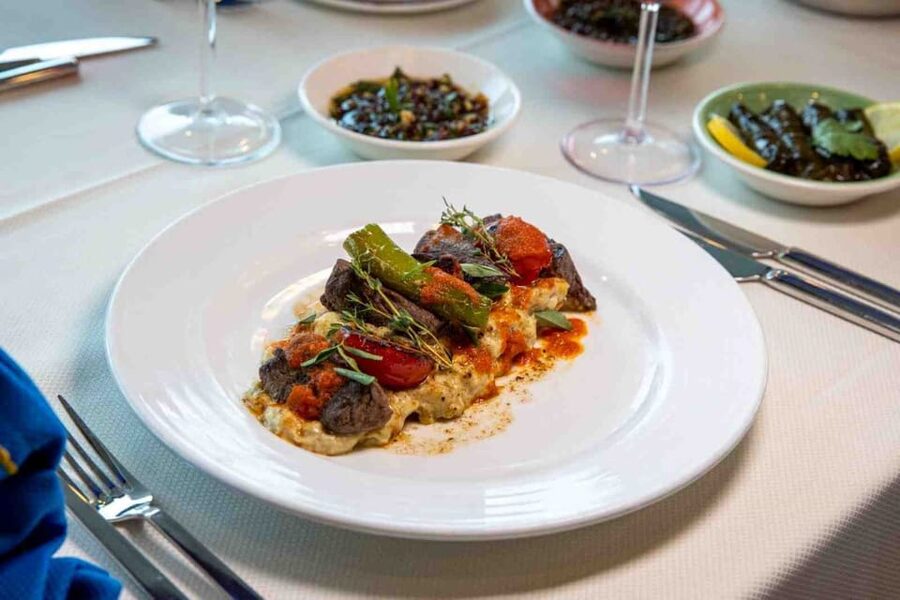 From Istanbul: Bosphorus Dinner Cruise Tavern & World Show - Why a Bosphorus dinner yacht at dusk is a smarter Istanbul night