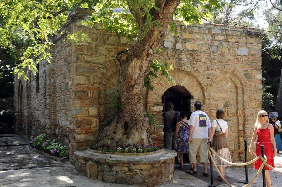 From Istanbul: Ephesus Day Tour with Return Flights - Temple of Hadrian, Roman Baths, and the Stops That Break Up the Ruins