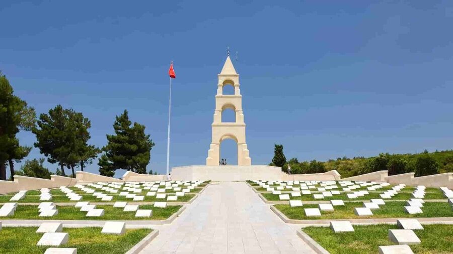 From Istanbul: Troy and Gallipoli 2-Day Trip - Getting to Gallipoli: Pickup Timing, Ferries, and Eceabat Lunch
