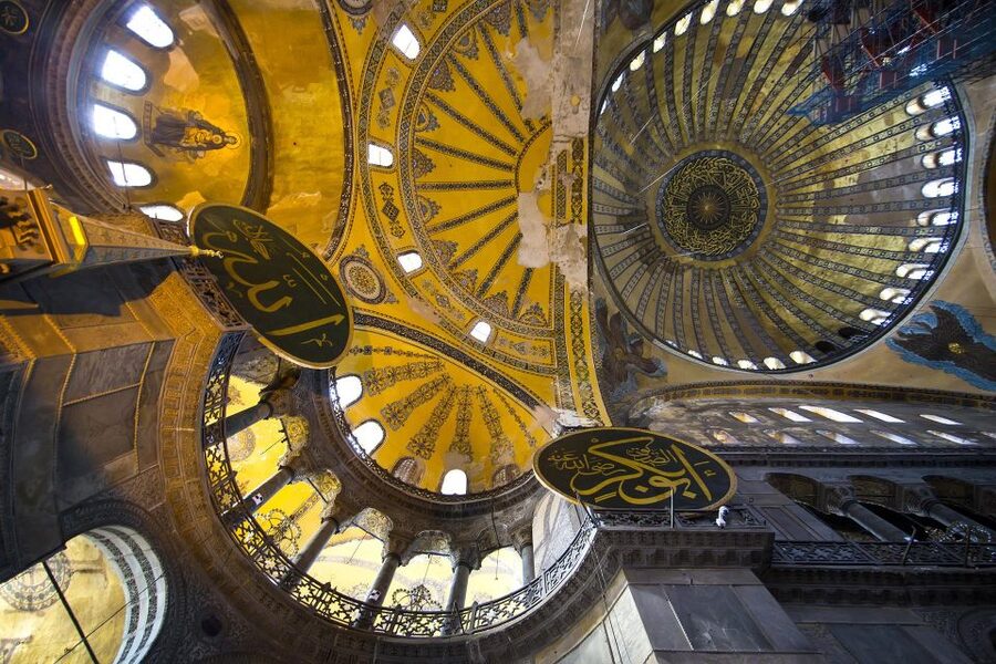 Half Day Classic Istanbul Guided Tour - Sultanahmet district photo stop: quick orientation in a crowded neighborhood
