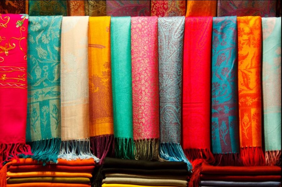 Istanbul: 4-Hour Turkish Shopping Experience - Spice Bazaar: The Smell Test, Photo Stop, and Quick Buys