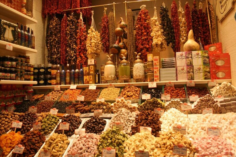 Istanbul: Afternoon Bosphorus Cruise and Spice Bazaar Tour - Ottoman Waterfront Mansions: 620 Homes Along the Water
