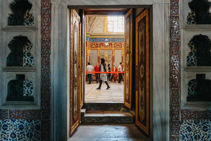 Istanbul: Best of the City 1, 2 or 3-Day Private Guided Tour - Day 3 Neighborhood Istanbul: Fener and Balat, Pierre Loti Hill, Iron Church, Chora, Suleymaniye