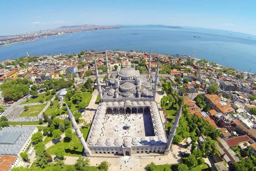 Istanbul: Blue Mosque and Hagia Sophia Tour w/Entry Tickets - Hippodrome and obelisks: how “old stadium” became political theater