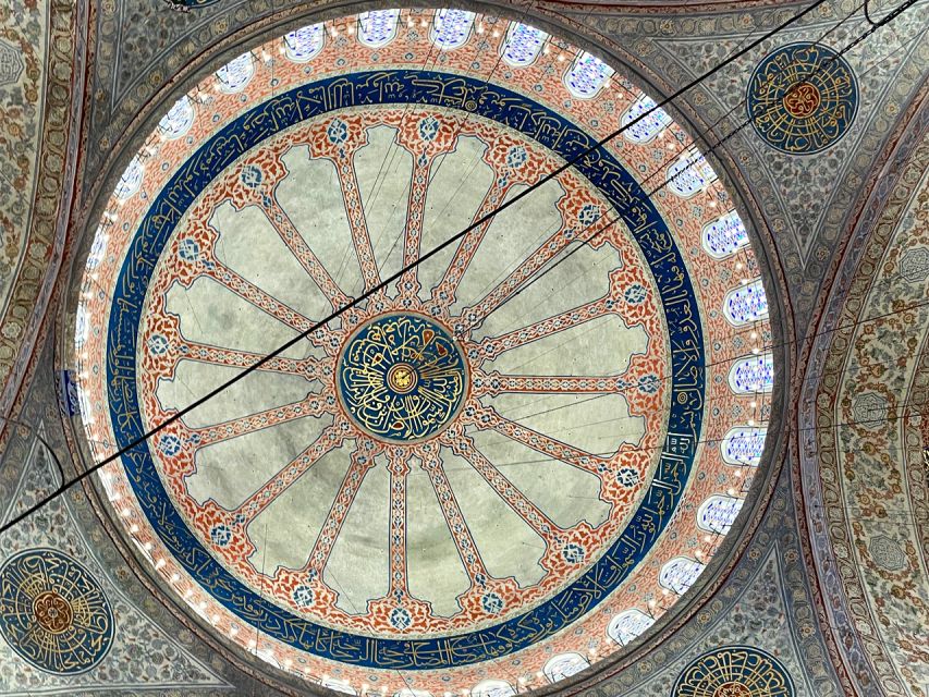 Istanbul: Blue Mosque Guided Tour - Sultanahmet to the mosque courtyards: how the guide sets the Ottoman story