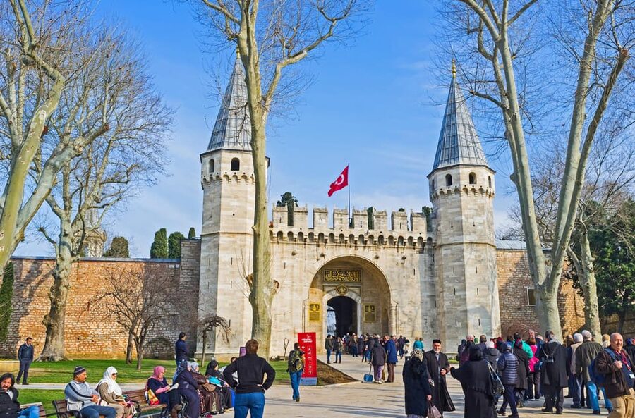 Istanbul: Blue Mosque, Hagia Sofia & Topkapi Palace Day Tour - Pick-up, meeting point, and why location matters more than you think