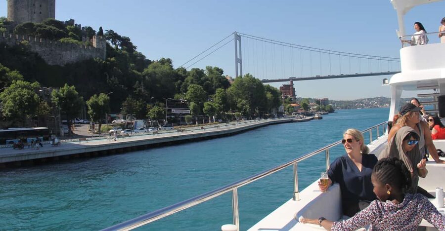 Istanbul: Bosphorus and Black Sea Cruise with Lunch - Setting off from Kabataş, and the easy way to find the boat
