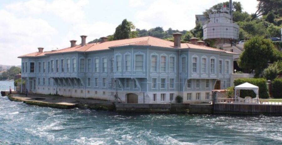 Istanbul: Bosphorus And Golden Horn Morning or Sunset Cruise - Golden Horn and Galata Bridge, the first skyline moment you don’t have to work for
