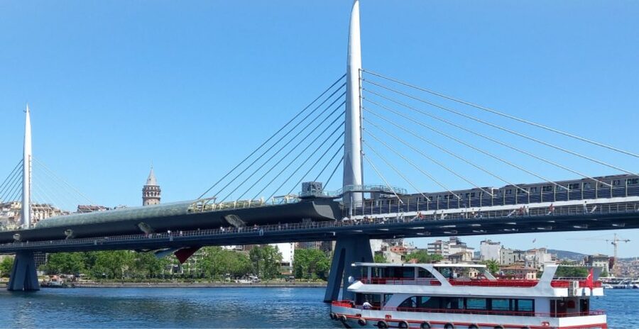 Istanbul: Bosphorus And Golden Horn Morning or Sunset Cruise - Maiden’s Tower and the Topkapi area, the views that feel like postcards