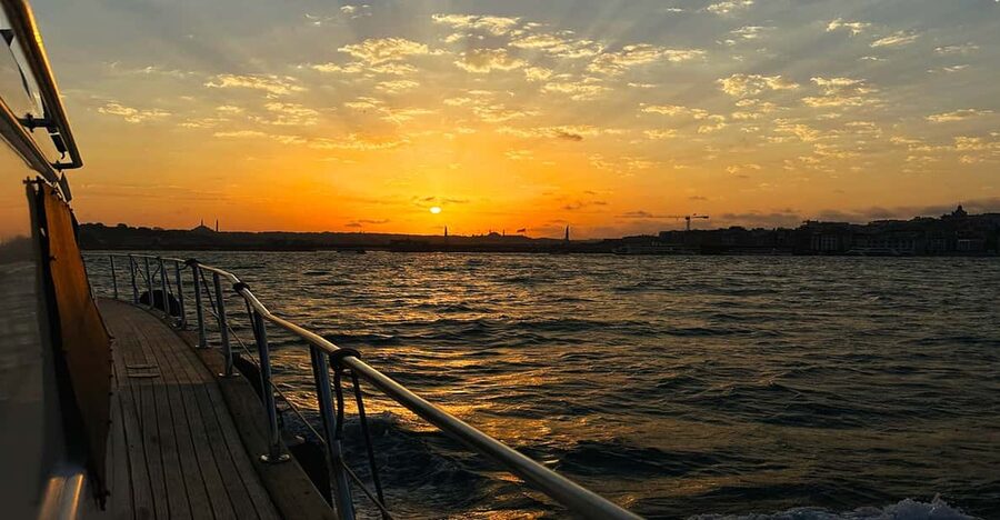 Istanbul: Bosphorus and Golden Horn Sunset Yacht Cruise - What you get for $39, and why it feels fair