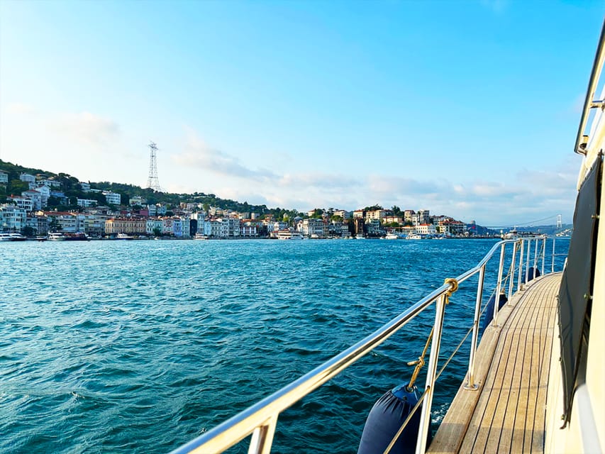 Istanbul: Bosphorus and Golden Horn Sunset Yacht Cruise - Beylerbeyi Palace and Üsküdar: palaces across the water