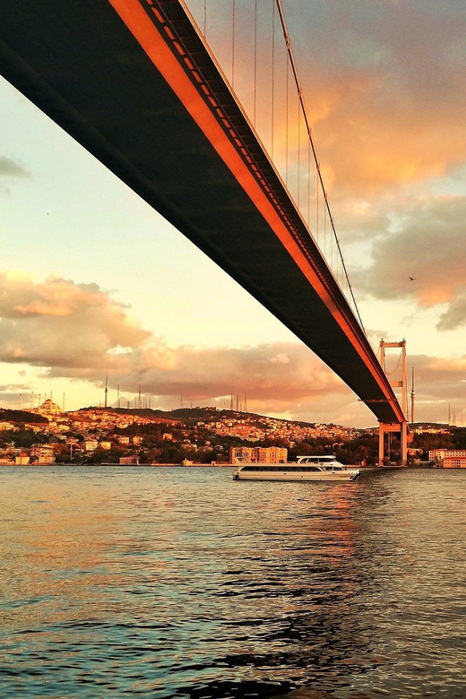 Istanbul: Bosphorus Boat Cruise - Rumeli Fortress and the 1,600-year-old city walls: shoreline defense from close range