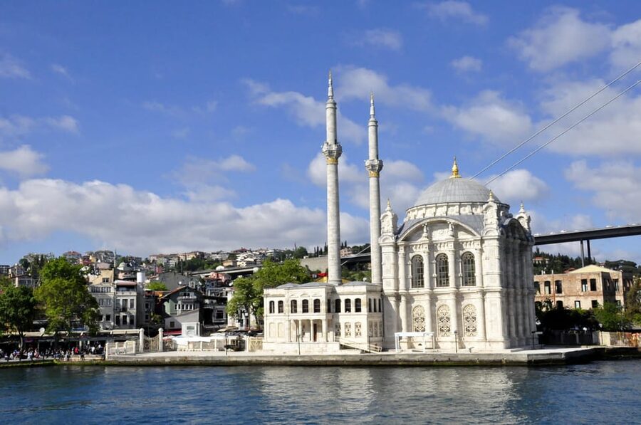 Istanbul: Bosphorus Boat Cruise - Tour pacing, guide talk, and the reality of mixed-language announcements