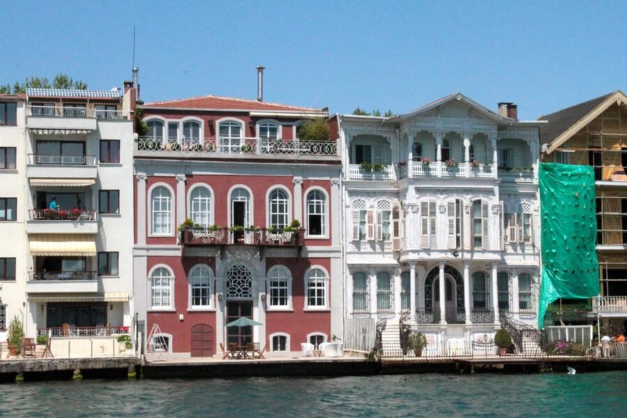Istanbul: Bosphorus Boat Cruise - Getting to Ahırkapı İskelesi from Armada Hotel without stress