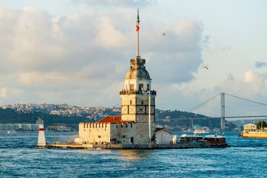 Istanbul: Bosphorus Cruise w/Audio Guide and Sunset Option - Bridges and fortresses: the route that turns geography into story