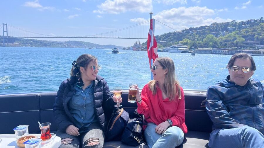 Istanbul: Bosphorus Cruise with Stopover on the Asian Side - Arnavutköy to the Rumeli Fortress walls: defenses and mansions side by side