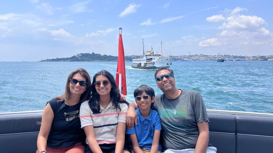 Istanbul: Bosphorus Cruise with Stopover on the Asian Side - Maiden’s Tower and Üsküdar area views: the classic silhouette shot