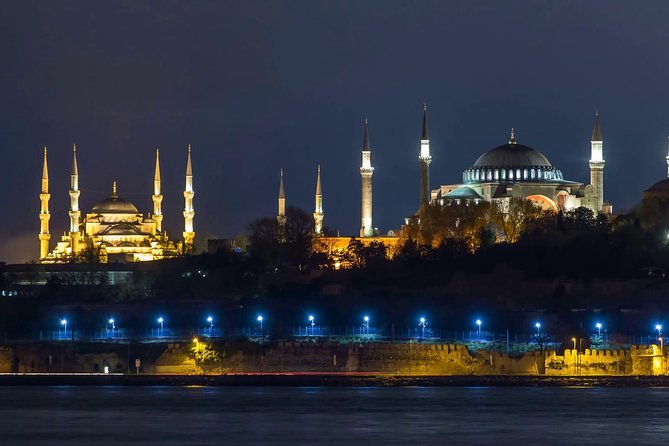 Istanbul Bosphorus Dinner Cruise and Turkish Night Show with DJ - On-board comfort: restrooms, air, and how to avoid a bad seat
