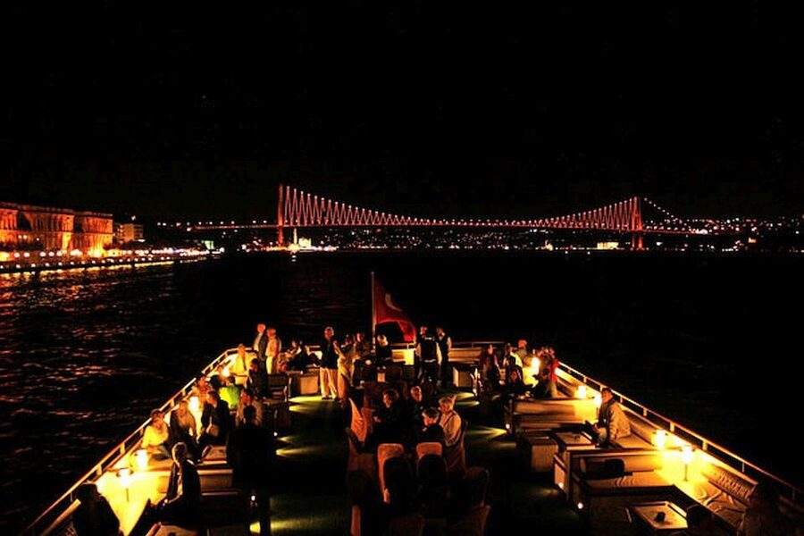 Istanbul Bosphorus Dinner Cruise &Entertainment hotel pickup - The entertainment: Romany and Anatolian folk dance and music (what it really means)