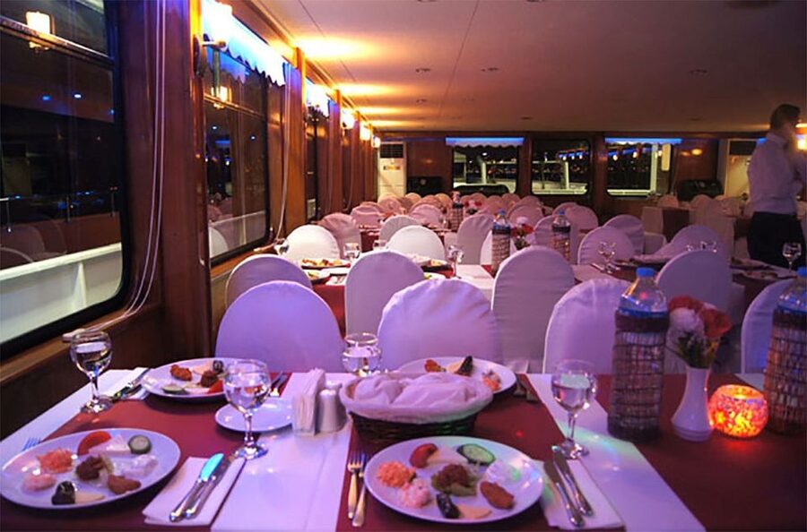 Istanbul Bosphorus Dinner Cruise &Entertainment hotel pickup - Rain or shine, and how to handle the reality of an outdoor night
