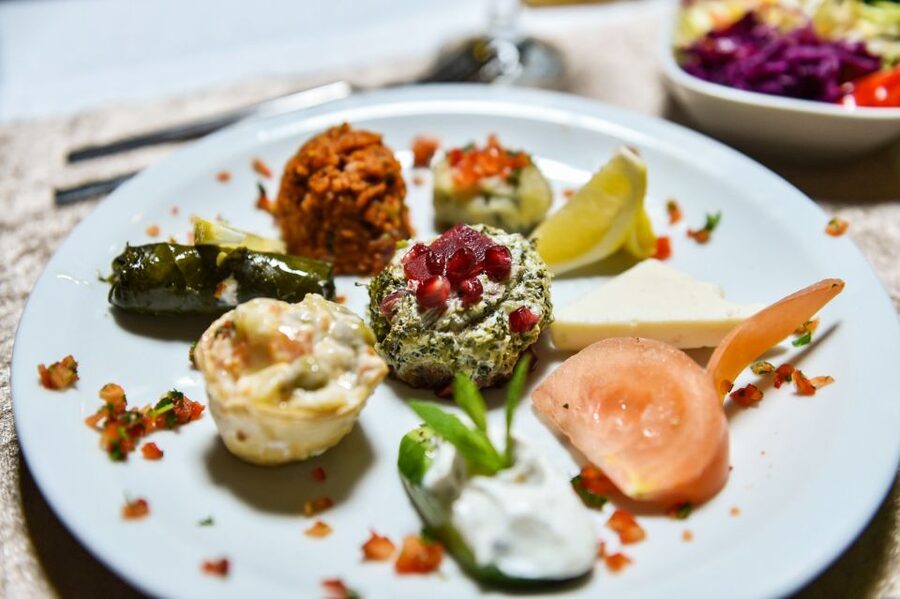 Istanbul: Bosphorus Dinner Cruise w/ Drinks & Entertainment - Dinner and drinks: what value looks like at $35