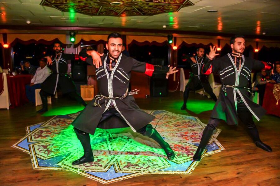 Istanbul: Bosphorus Dinner Cruise w/ Drinks & Entertainment - Pickup, meeting point, and night timing without chaos
