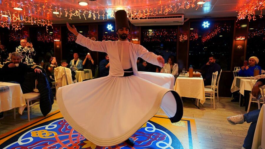 Istanbul: Bosphorus Dinner Cruise with Drinks & Turkish Show - What This Tour Feels Like in Your Istanbul Schedule