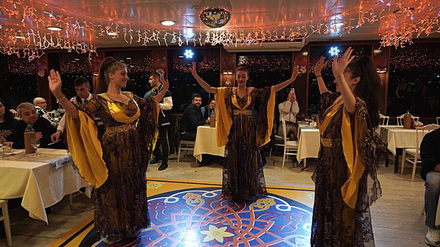 Istanbul: Bosphorus Dinner Cruise with Drinks & Turkish Show - Should You Book This Bosphorus Dinner Cruise?