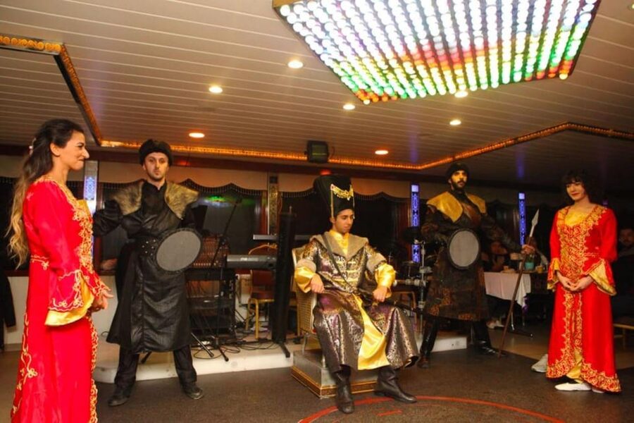 Istanbul: Bosphorus Dinner Cruise with Entertainment - Practical Tips for a Smoother Evening