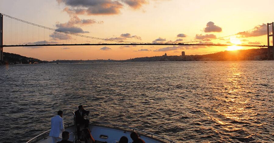 Istanbul: Bosphorus Dinner Cruise with Private Table & Show - Hotel pickup and drop-off: convenience with a small risk of chaos