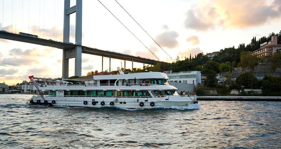 Istanbul: Bosphorus & Golden Horn Cruise Daytime or Sunset - The 2-Hour Route That Lets You See Two Continents Without a Headache