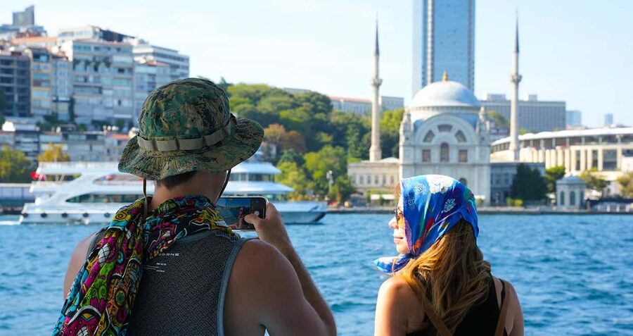 Istanbul: Bosphorus & Golden Horn Cruise Daytime or Sunset - The 6:30 PM Sunset Slot: Timing That Actually Changes the Experience
