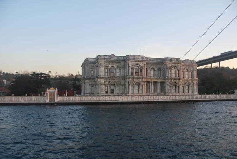 Istanbul: Bosphorus Lunch Cruise with Guide - Maiden’s Tower: the small island landmark you can read