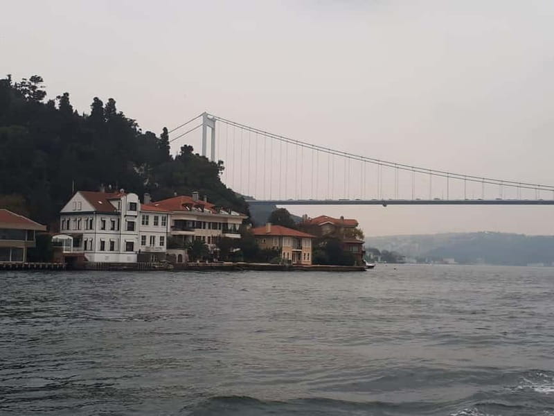 Istanbul: Bosphorus Lunch Cruise with Guide - From the Golden Horn to the Bosphorus: how the route works