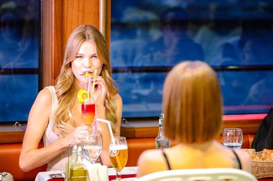 Istanbul: Bosphorus Night Dinner Cruise with Private Table - Fortress and palace viewpoints that shape the route