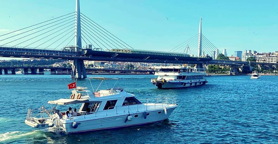 İstanbul: Bosphorus Private Yacht Cruise with Tea and Coffee - Ortaköy Mosque views you can photograph without climbing
