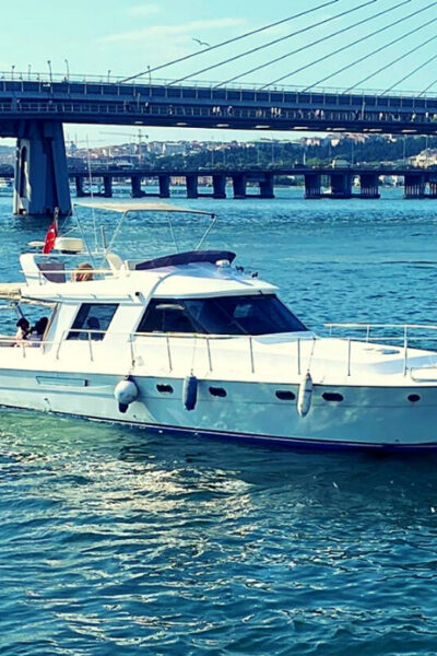 Bosphorus Private Yacht Cruise with Tea and Coffee