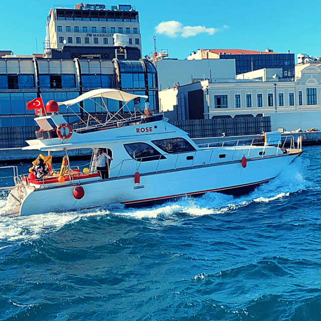 İstanbul: Bosphorus Private Yacht Cruise with Tea and Coffee - Beylerbeyi Palace and the Anatolian Fortress as your cruising backdrop