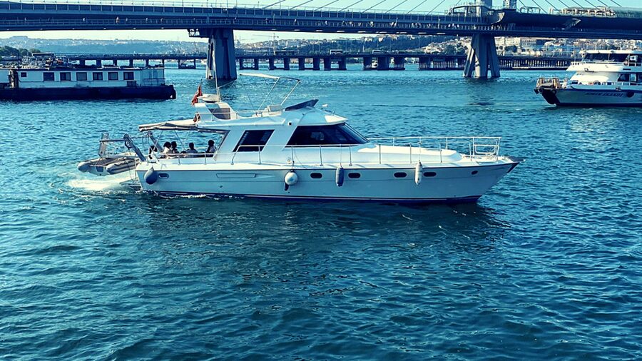 İstanbul: Bosphorus Private Yacht Cruise with Tea and Coffee - Tea, coffee, and bringing your own picnic style food