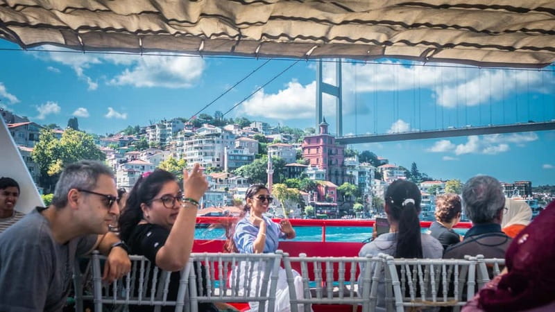 Istanbul: Bosphorus Sightseeing Cruise Tour with Audio Guide - Maiden’s Tower and the wrap-up on the way back